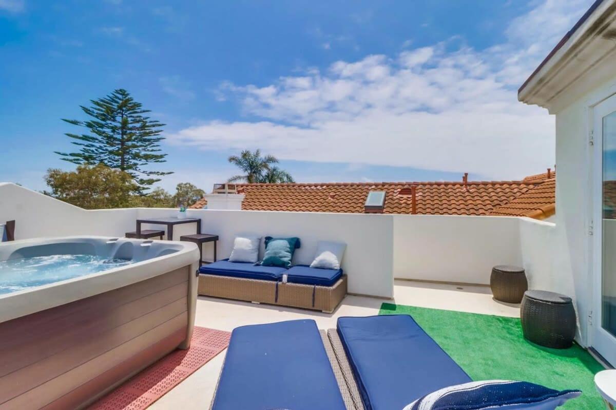 Holiday home Rooftop Patio Hot Tub Ac & Bay Views *